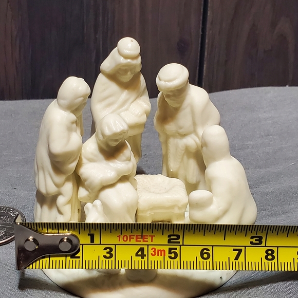 White porcelain mini nativity fugurine scene vintage - Picture 5 of 7